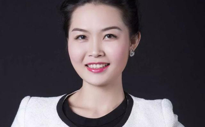 Con đường thành tỷ phú của nữ bồi bàn chỉ hết tiểu học